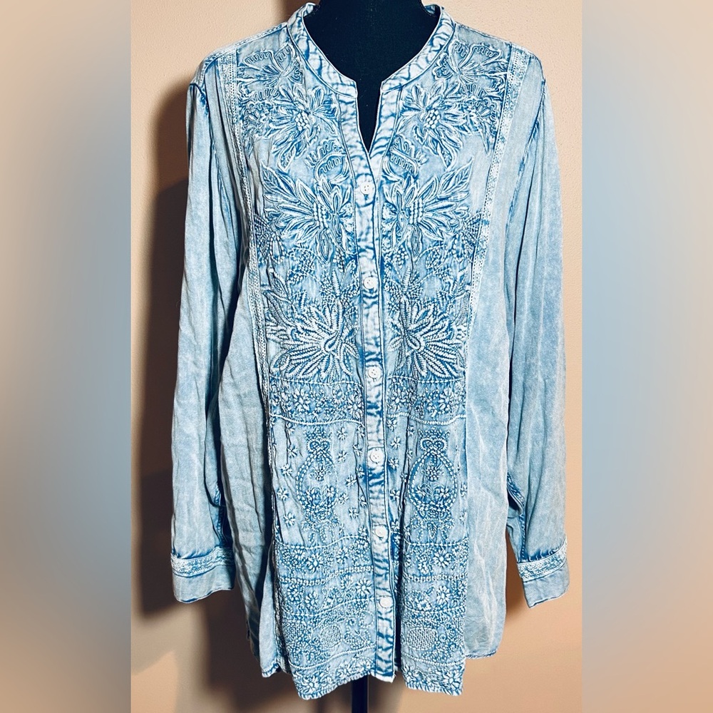 Soft Surroundings Women’s Chambray Embroidered Floral Button Up Shirt in 3X
